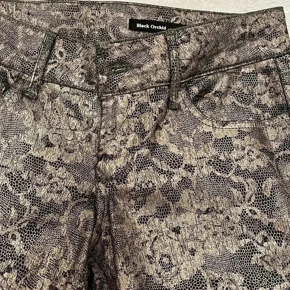 [W26L29]Black Orchid by Julien.J Low Rise Skinny Denim Metallic  Floral NWOT - Picture 2 of 8